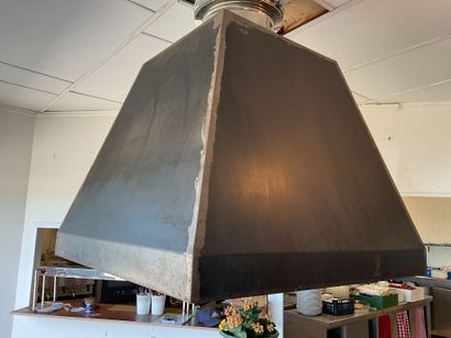 Hotte métallique 1 m X 1 m. Hauteur 85 cm....