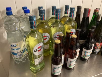 Stock arrière cuisine 
Dont 7 bouteilles...