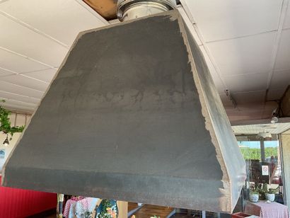 Hotte métallique 1 m X 1 m. Hauteur 85 cm....