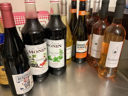 Stock arrière cuisine 
Dont 7 bouteilles...