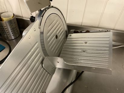 Trancheuse à jambon, fonctionnelle, en l’état
ENLEVEMENT...