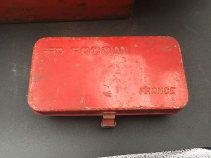 FACOM : 
Caisse à outils Facom contenant...