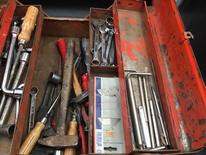 FACOM : 
Caisse à outils Facom contenant...