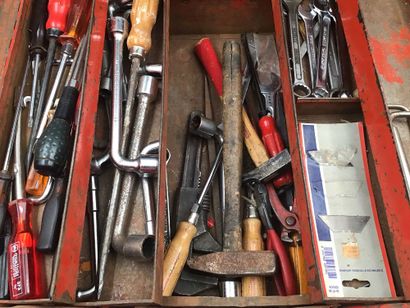 FACOM : 
Caisse à outils Facom contenant...