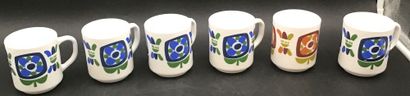 13 Mugs en Opaline distribués par les stations...