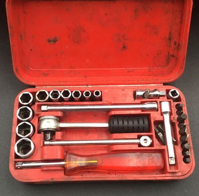 FACOM : 
Caisse à outils FACOM contenant...