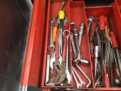 FACOM : 
Caisse à outils FACOM contenant...