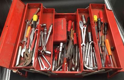FACOM : 
Caisse à outils FACOM contenant...