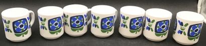 13 Mugs en Opaline distribués par les stations...