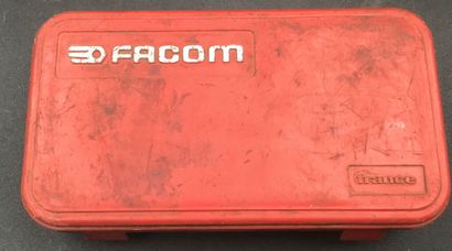 FACOM : 
Caisse à outils FACOM contenant...