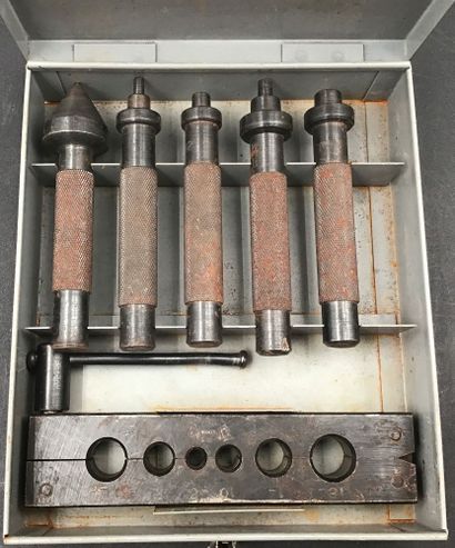 Lot de plusieurs objet publicitaires :
-...