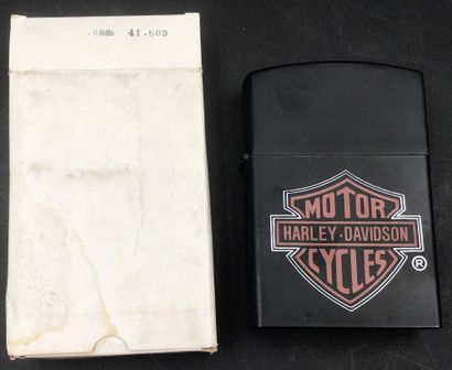HARLEY- DAVIDSON :
Grand briquet ( Jumbo)...