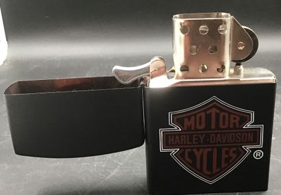 HARLEY- DAVIDSON :
Grand briquet ( Jumbo)...