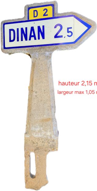 Panneau de signalisation routière en béton...