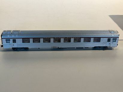 Lot de 6 wagons de voyageurs dépareillés...