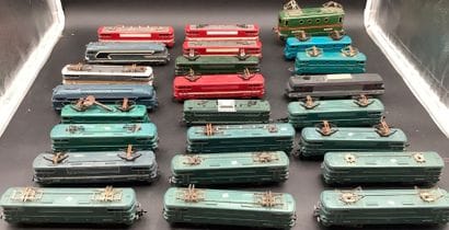 Lot de 24 locomotives de marque Hornby et...