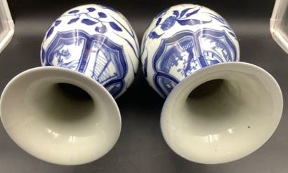 2 grands vases style Asiatique en céramique...