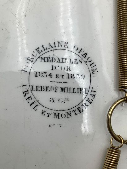 Suite de 10 assiettes en porcelaine opaque...