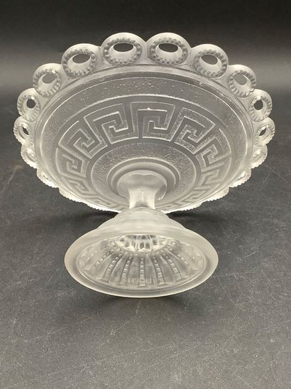 Petite coupe en cristal dépoli de la cristallerie...