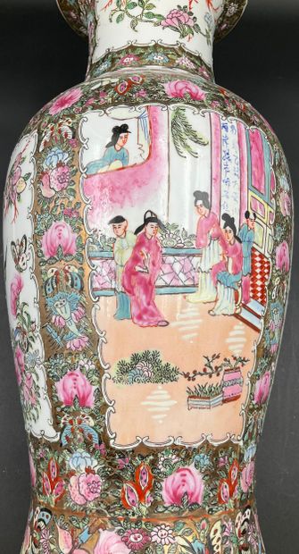 Grand vase de style extrême-orient en faience...