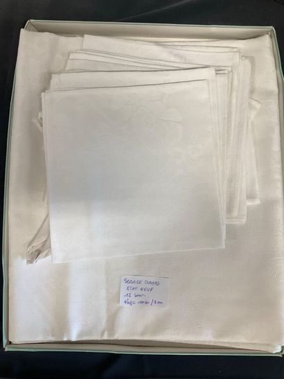 Ensemble de nappes et serviettes de table...