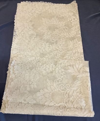 Lot de nappes en dentelle ou en tissu de...