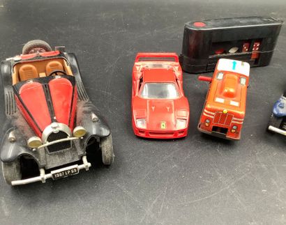 Lot de 7 voitures divers marques avec Majorette,...