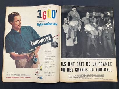 3 revues Paris- Match sur le football de...