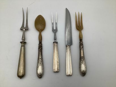 Lot de 5 couverts avec manches en métal argenté...