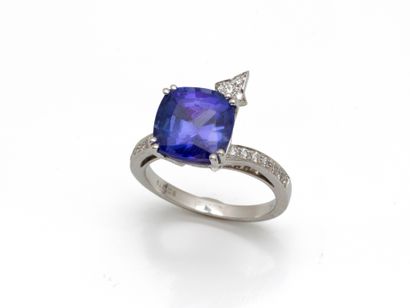 MAUBOUSSIN ''COMÈTE''
Bague en or gris 750...