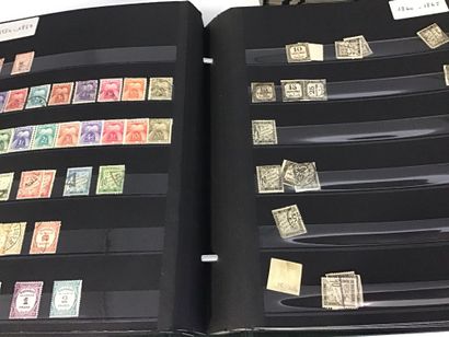 Lot de 3 classeurs de timbres français courants,...
