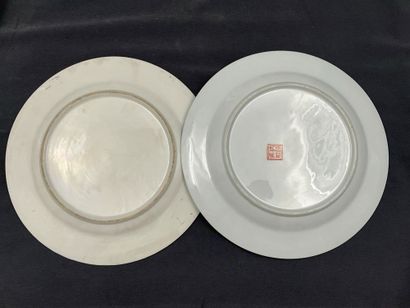 6 assiettes Imari,dont une accidentée, diamètre...