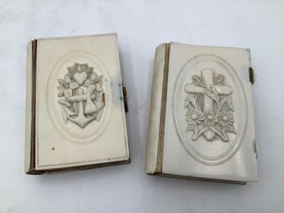 Regroupement de 6 objets religieux comprenant...