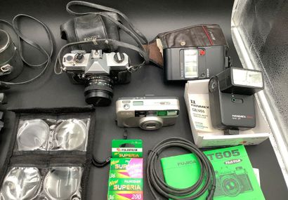 Lot d’appareils photos divers marque Fujica,...