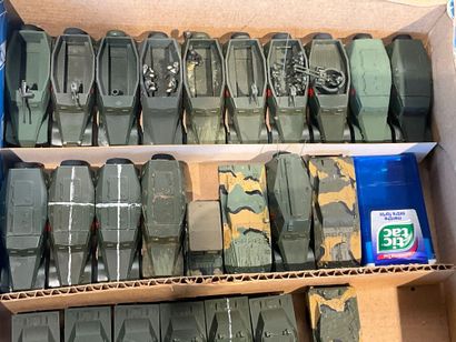 Lot de 36 véhicules militaires,blindé soviétique...