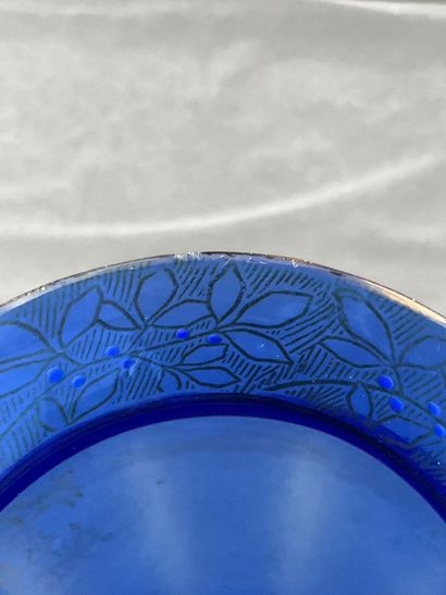 Vase style Art nouveau en verre bleu émaillé,...