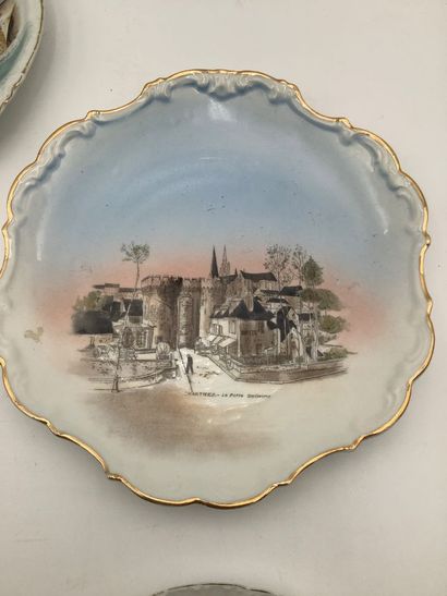 8 assiettes touristiques en porcelaine de...