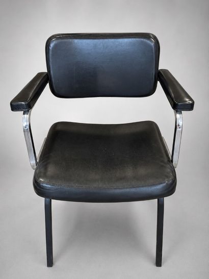 Fauteuil vintage en simili cuir noir, accoudoir...