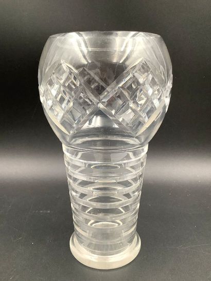 Baccarat, beau vase en cristal de Baccarat...