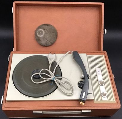 Lot de 2 platines valise avec l’une de marque...