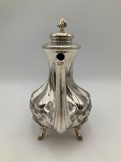 Theière en métal argenté. 
Poids total :...
