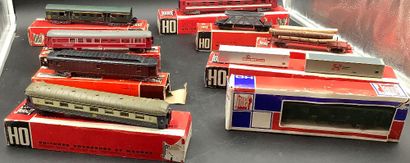 Lot de 6 wagons voyageurs ainsi que 2 wagons...