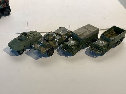 Lot de 34 véhicules militaire, Half-Track...