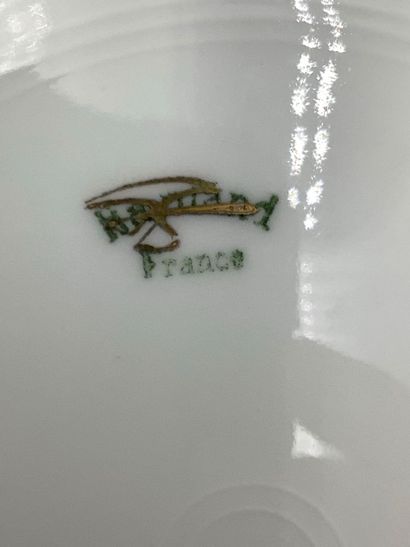 8 assiettes touristiques en porcelaine de...