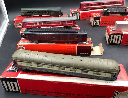 Lot de 6 wagons voyageurs ainsi que 2 wagons...
