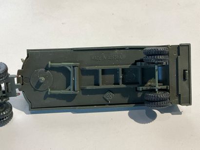 Lot de 34 véhicules militaires,camion citerne,Half-Track...