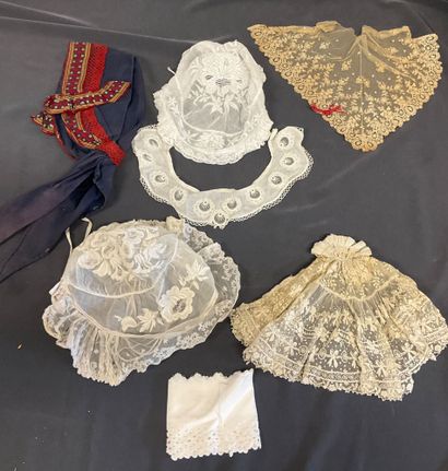 Mercerie, lot comprenant des bandes de tissu...