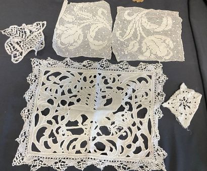 Mercerie, lot comprenant des bandes de tissu...