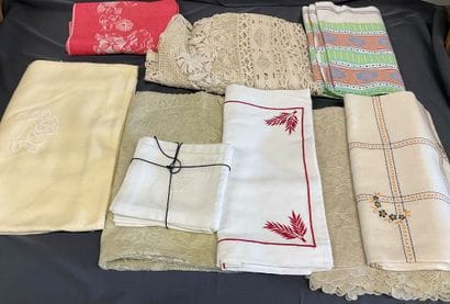 Lot de nappes en dentelle ou en tissu de...