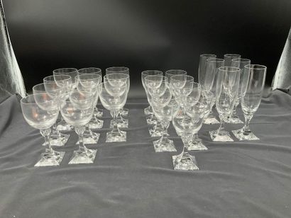 Lot de 26 verres en cristal, verrerie Peill...
